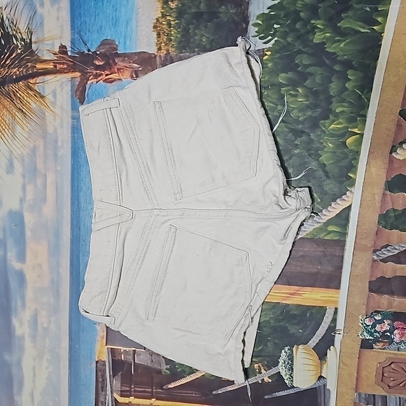 Veronica Beard Cream High-Waisted Booty Shorts Timmi Size 2/26 - Picture 9 of 9